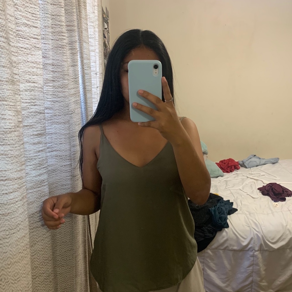 Tank Fllowy Olive Blouse